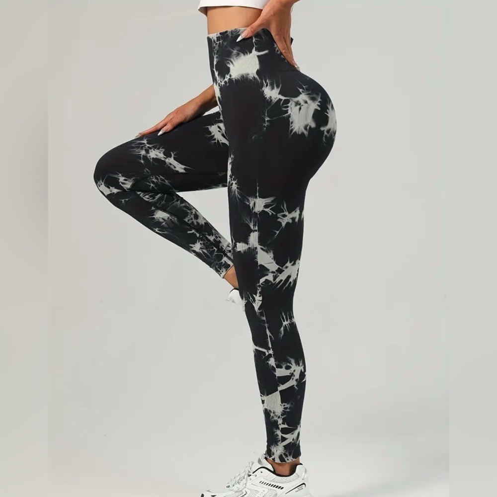 Tie dye leggings, Flattering high waist/ tummy control/ butt lifting scrunch. - Picture 1 of 4